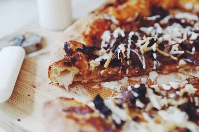 SyRXB8qU8-banh-pizza-donair-voi-huong-vi-sot-vo-cung-dac-biet